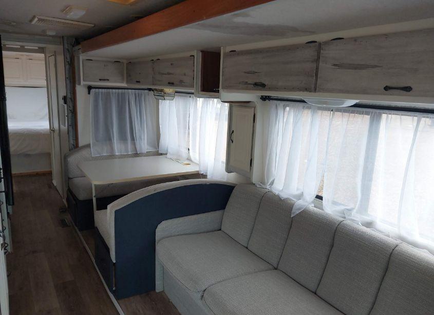 Photo 6 of 1997 Chevrolet P30 (VIN 1GBLP37J2V3305955)