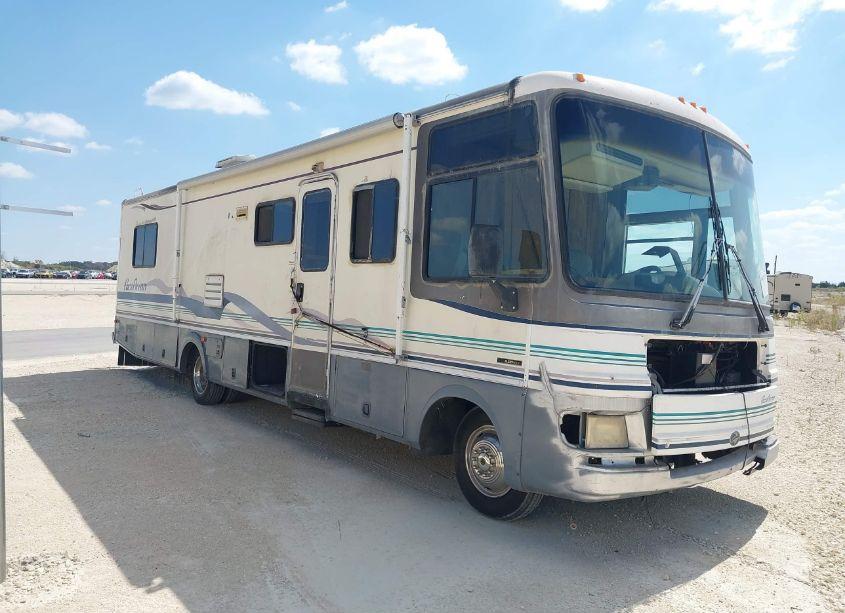 1996 Chevrolet P30 (VIN 1GBLP37J3T3317688) main photo