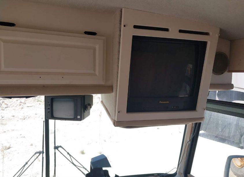 Photo 18 of 1996 Chevrolet P30 (VIN 1GBLP37J3T3317688)