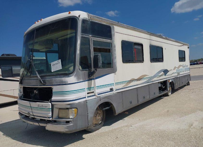 Photo 2 of 1996 Chevrolet P30 (VIN 1GBLP37J3T3317688)