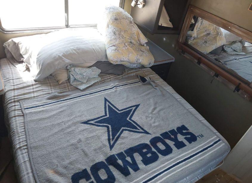 Photo 8 of 1996 Chevrolet P30 (VIN 1GBLP37J3T3317688)