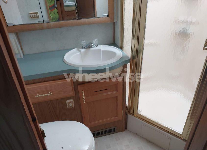 Photo 11 of 1998 Chevrolet P30 (VIN 1GBLP37J5W3308009)