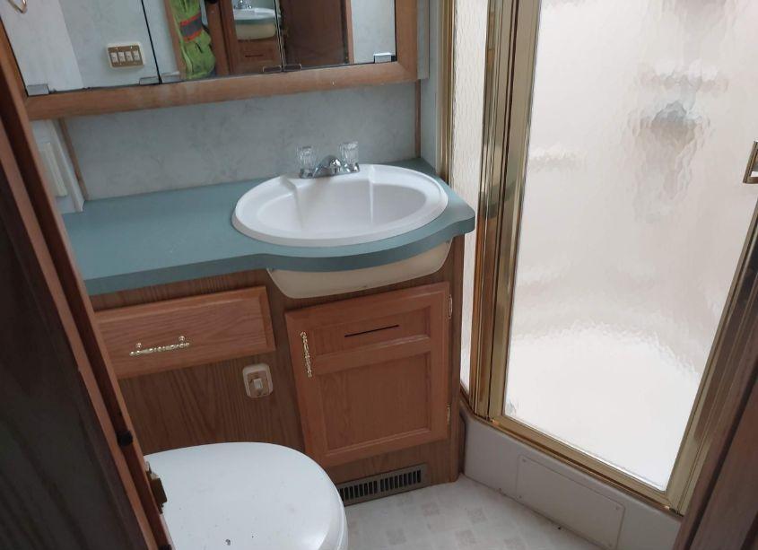 Photo 12 of 1998 Chevrolet P30 (VIN 1GBLP37J5W3308009)