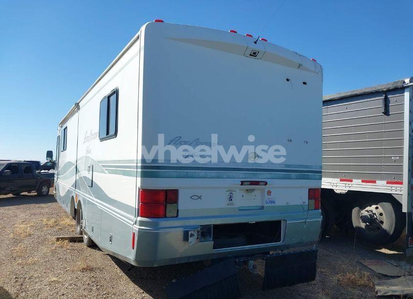 Photo 3 of 1998 Chevrolet P30 (VIN 1GBLP37J5W3308009)