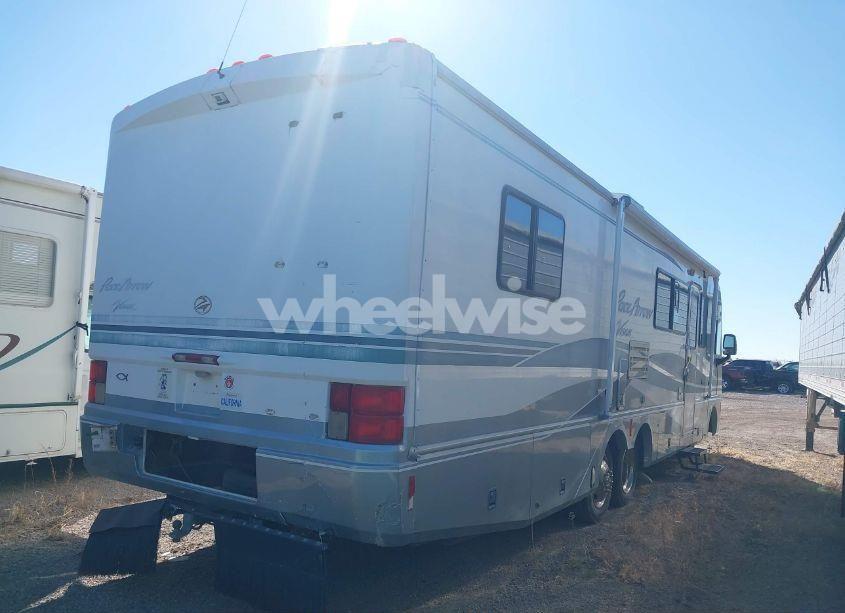 Photo 4 of 1998 Chevrolet P30 (VIN 1GBLP37J5W3308009)