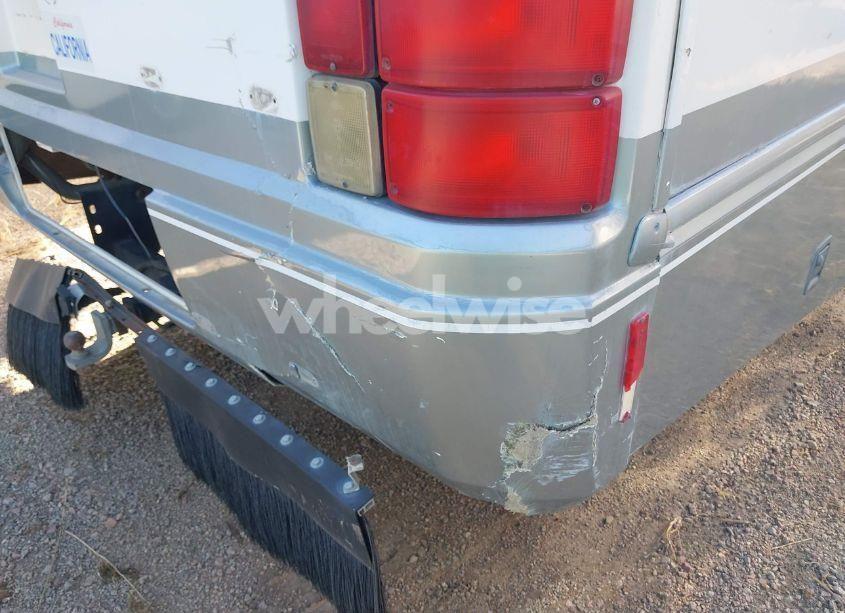 Photo 6 of 1998 Chevrolet P30 (VIN 1GBLP37J5W3308009)