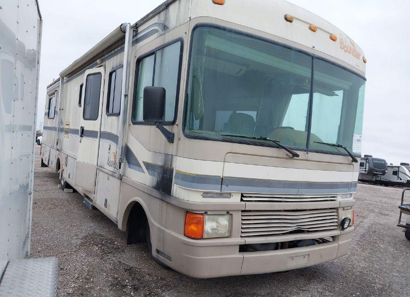 1996 Chevrolet P30 (VIN 1GBLP37J6T3316003) main photo