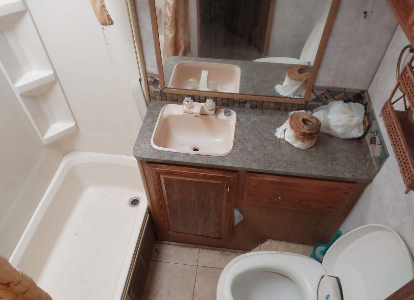 Photo 12 of 1996 Chevrolet P30 (VIN 1GBLP37J6T3316003)