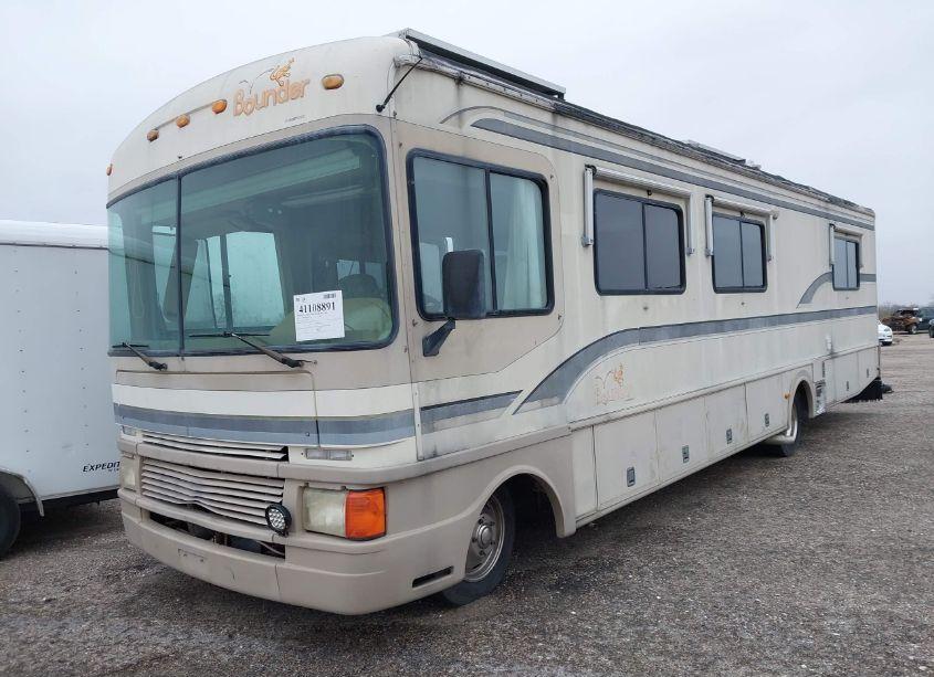 Photo 2 of 1996 Chevrolet P30 (VIN 1GBLP37J6T3316003)