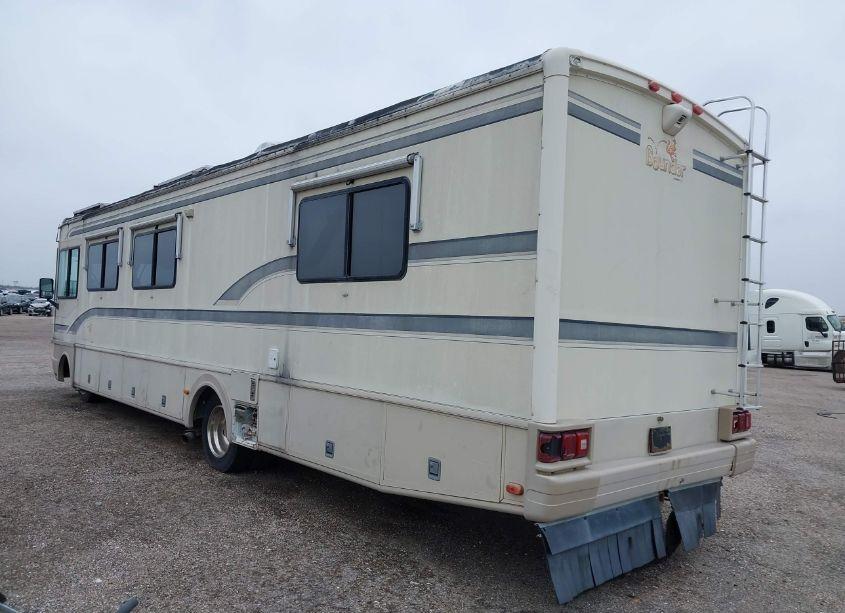 Photo 3 of 1996 Chevrolet P30 (VIN 1GBLP37J6T3316003)