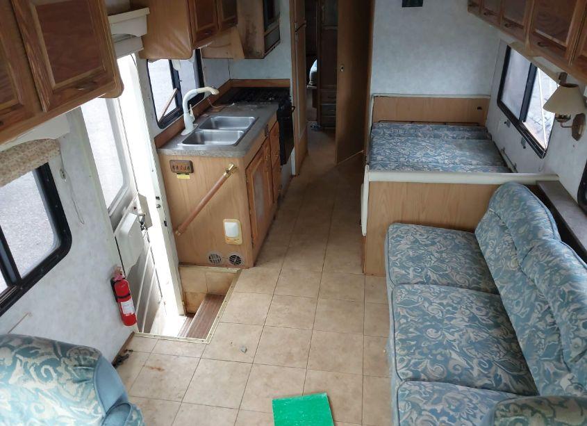 Photo 5 of 1996 Chevrolet P30 (VIN 1GBLP37J6T3316003)