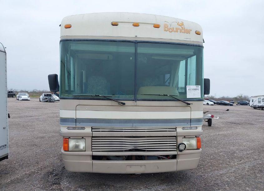 Photo 6 of 1996 Chevrolet P30 (VIN 1GBLP37J6T3316003)