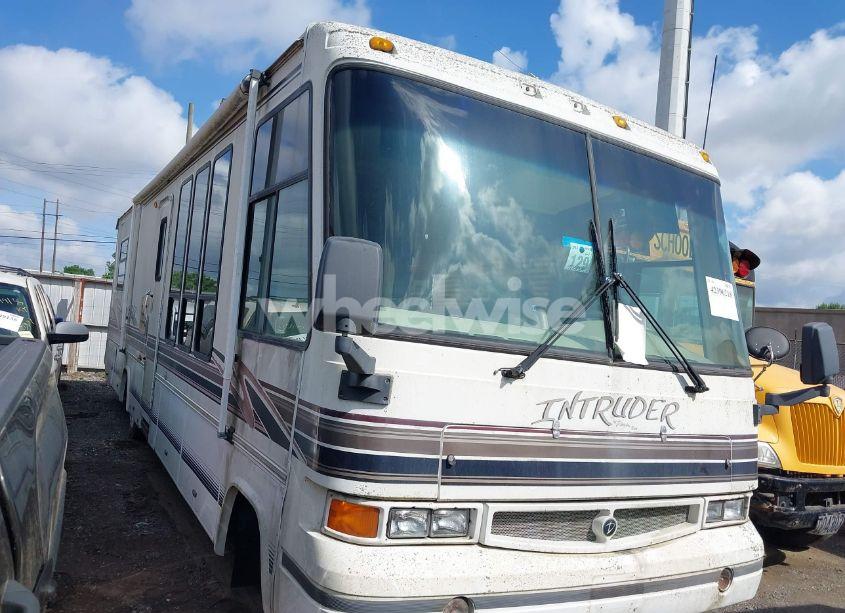 1997 Chevrolet P30 (VIN 1GBLP37J6V3303853) main photo