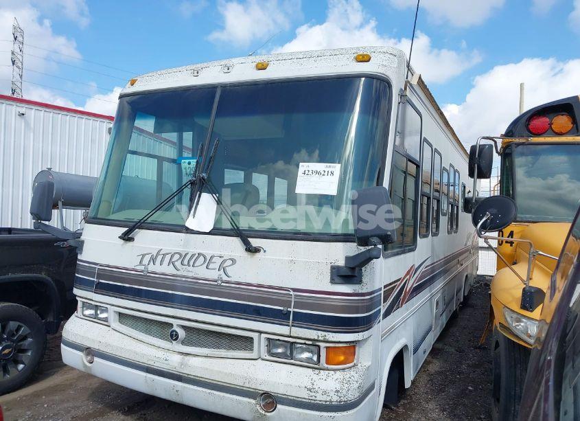 Photo 2 of 1997 Chevrolet P30 (VIN 1GBLP37J6V3303853)