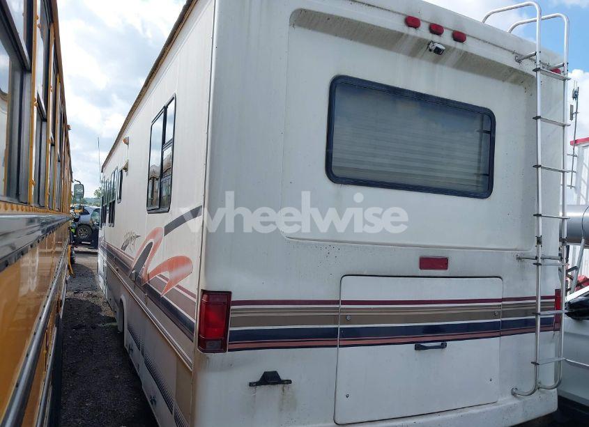 Photo 3 of 1997 Chevrolet P30 (VIN 1GBLP37J6V3303853)