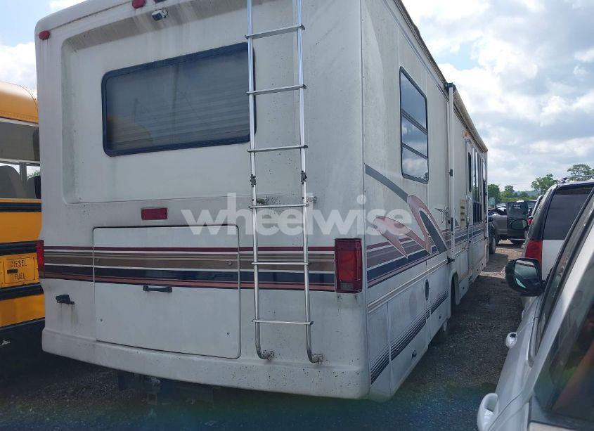 Photo 4 of 1997 Chevrolet P30 (VIN 1GBLP37J6V3303853)