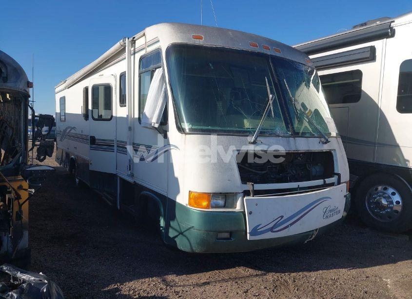 1997 Chevrolet P30 (VIN 1GBLP37J6V3304517) main photo