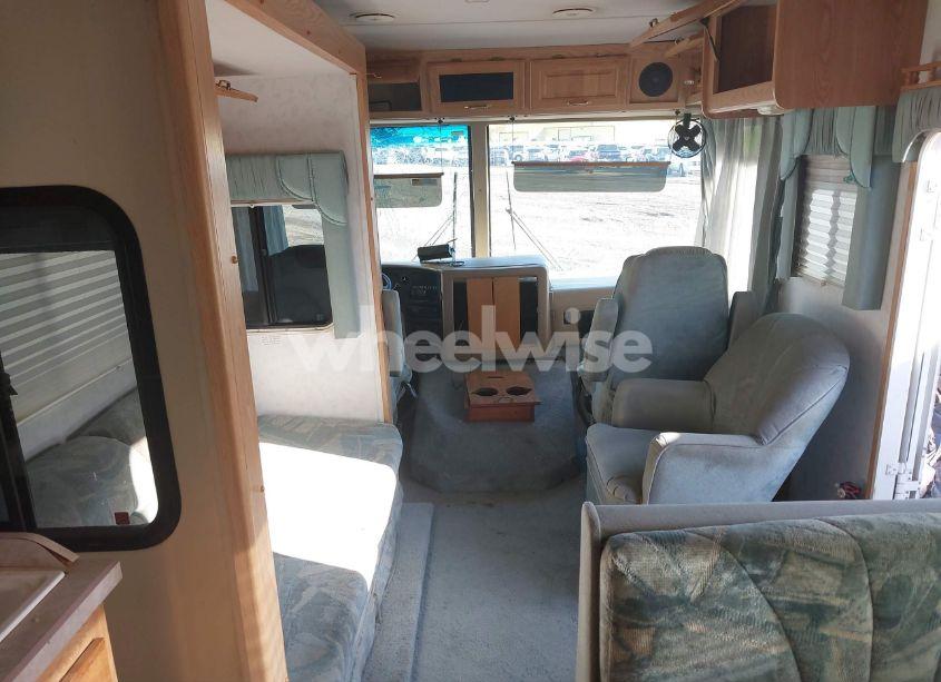 Photo 14 of 1997 Chevrolet P30 (VIN 1GBLP37J6V3304517)