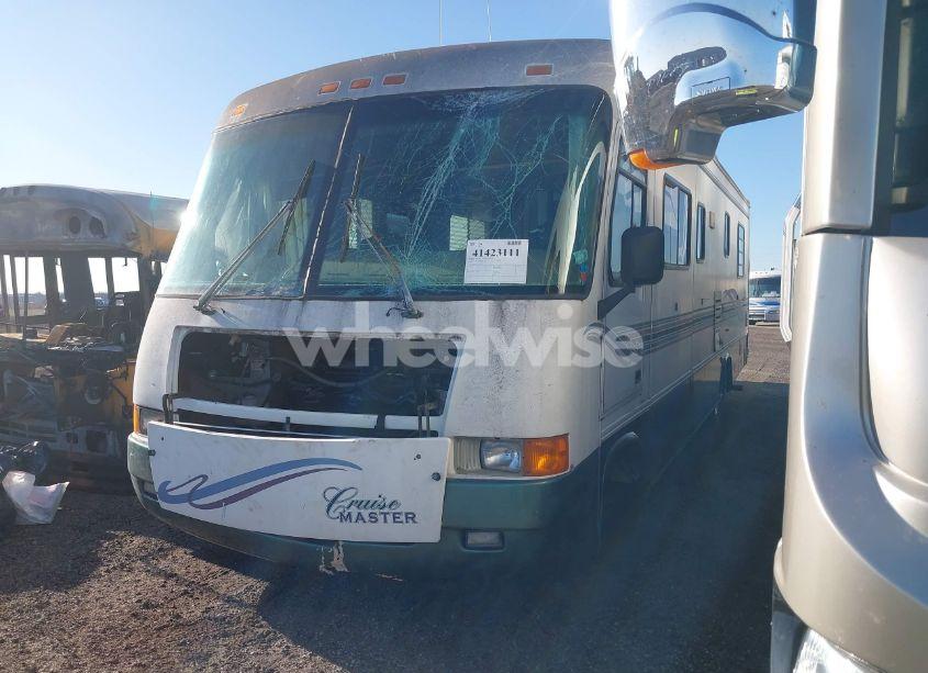 Photo 2 of 1997 Chevrolet P30 (VIN 1GBLP37J6V3304517)