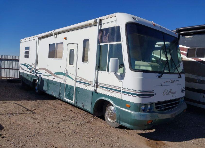 1998 Chevrolet P30 (VIN 1GBLP37J6W3314126) main photo