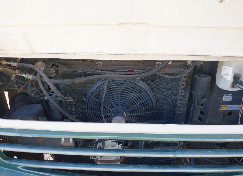 Photo 10 of 1998 Chevrolet P30 (VIN 1GBLP37J6W3314126)