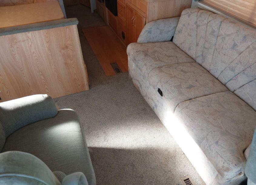 Photo 12 of 1998 Chevrolet P30 (VIN 1GBLP37J6W3314126)