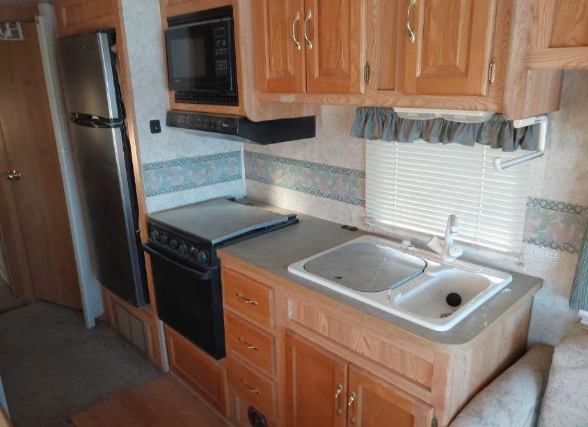 Photo 14 of 1998 Chevrolet P30 (VIN 1GBLP37J6W3314126)