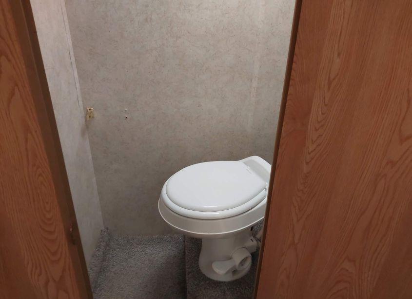 Photo 15 of 1998 Chevrolet P30 (VIN 1GBLP37J6W3314126)