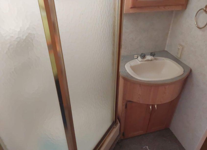 Photo 16 of 1998 Chevrolet P30 (VIN 1GBLP37J6W3314126)