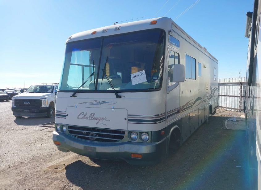 Photo 2 of 1998 Chevrolet P30 (VIN 1GBLP37J6W3314126)