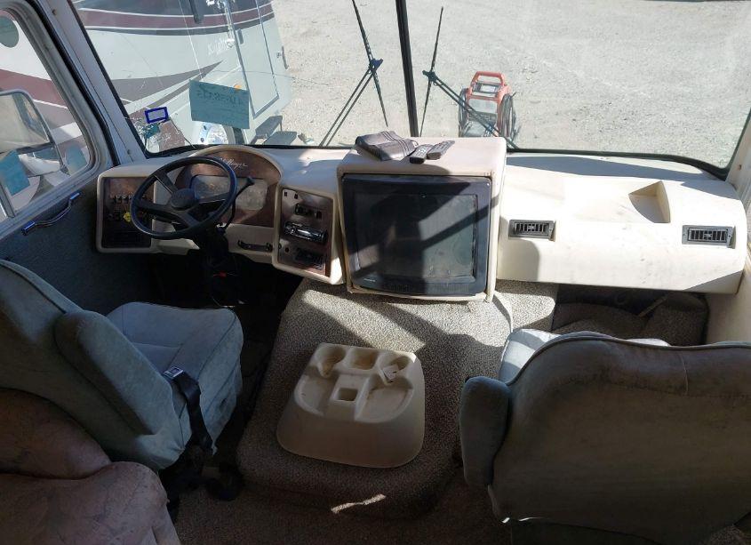 Photo 5 of 1998 Chevrolet P30 (VIN 1GBLP37J6W3314126)