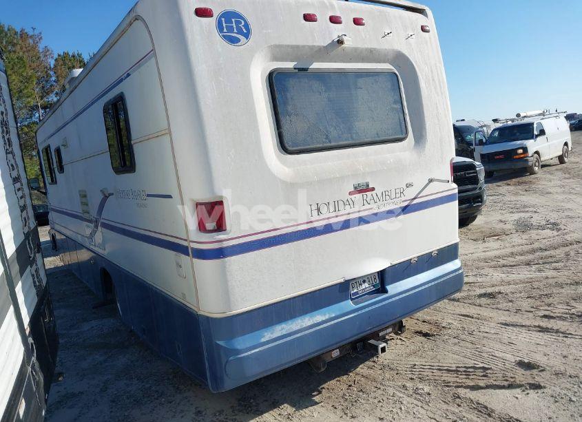 Photo 3 of 1996 Chevrolet P30 (VIN 1GBLP37J7T3316432)