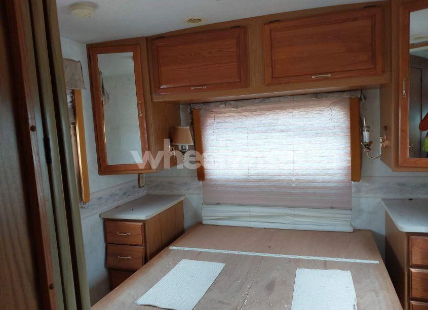 Photo 12 of 1999 Chevrolet P30 (VIN 1GBLP37J7W3316791)