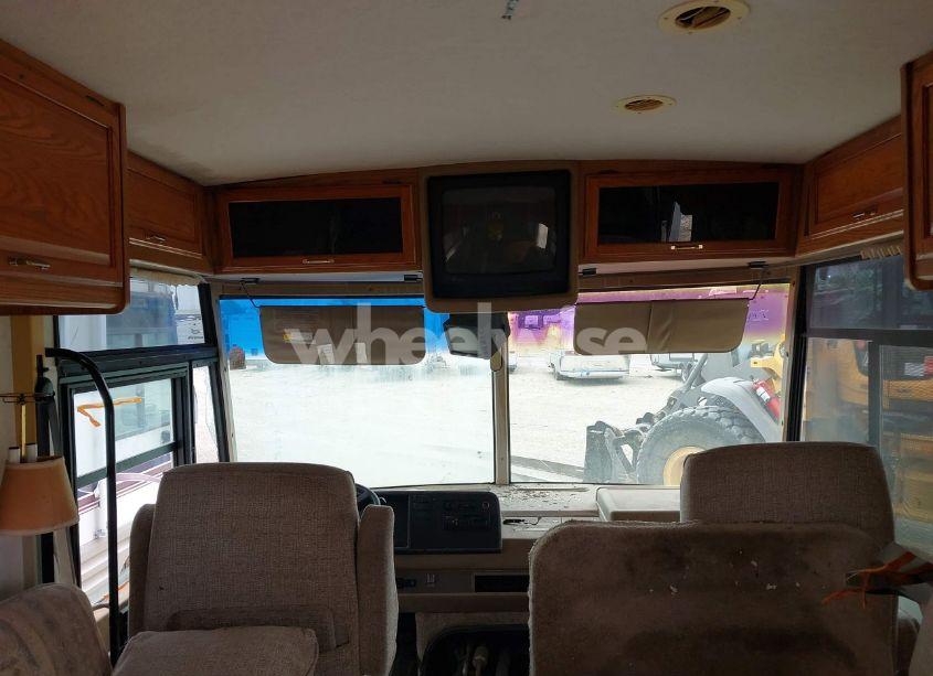 Photo 13 of 1999 Chevrolet P30 (VIN 1GBLP37J7W3316791)