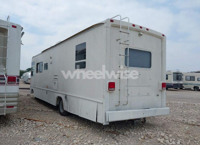 Photo 3 of 1999 Chevrolet P30 (VIN 1GBLP37J7W3316791)