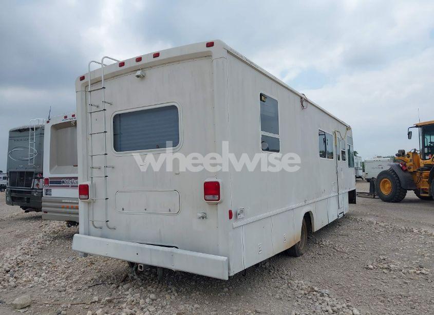 Photo 4 of 1999 Chevrolet P30 (VIN 1GBLP37J7W3316791)