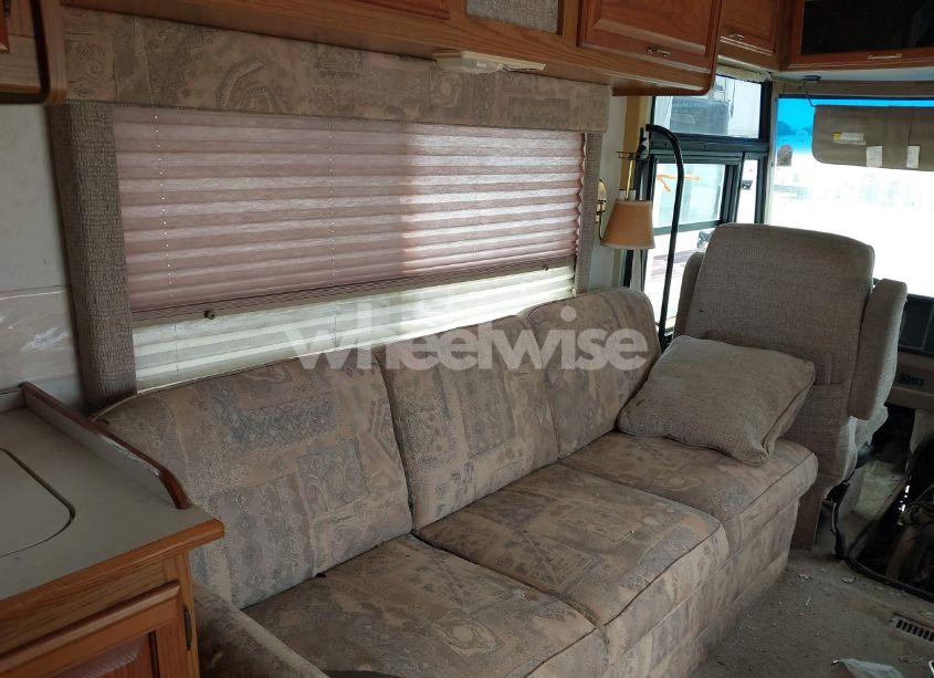 Photo 5 of 1999 Chevrolet P30 (VIN 1GBLP37J7W3316791)