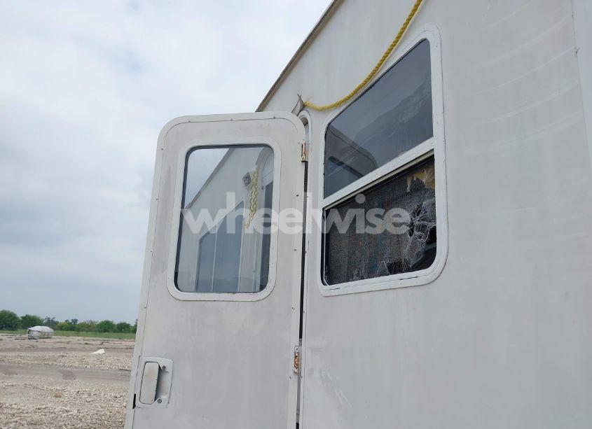 Photo 6 of 1999 Chevrolet P30 (VIN 1GBLP37J7W3316791)