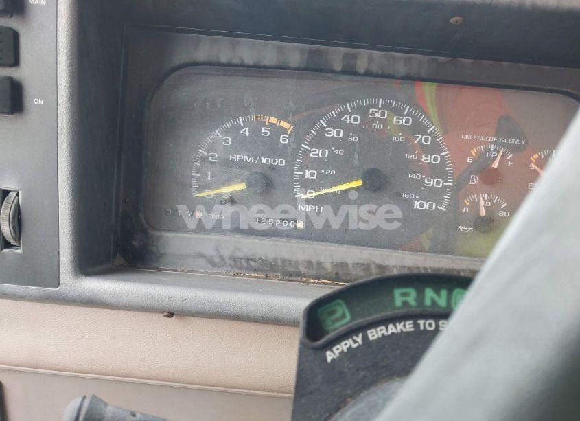 Photo 7 of 1999 Chevrolet P30 (VIN 1GBLP37J7W3316791)