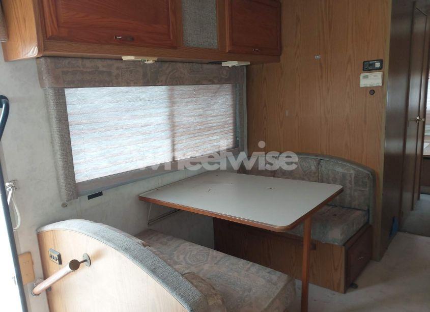 Photo 8 of 1999 Chevrolet P30 (VIN 1GBLP37J7W3316791)