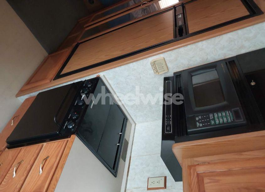 Photo 14 of 1997 Chevrolet P30 (VIN 1GBLP37J8V3314773)