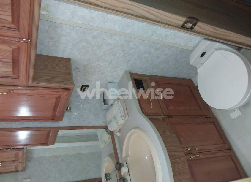 Photo 16 of 1997 Chevrolet P30 (VIN 1GBLP37J8V3314773)