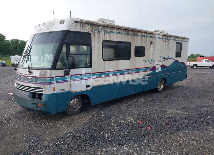 Photo 2 of 1997 Chevrolet P30 (VIN 1GBLP37J8V3314773)