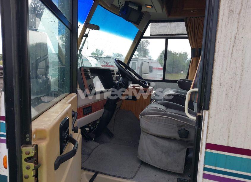 Photo 5 of 1997 Chevrolet P30 (VIN 1GBLP37J8V3314773)