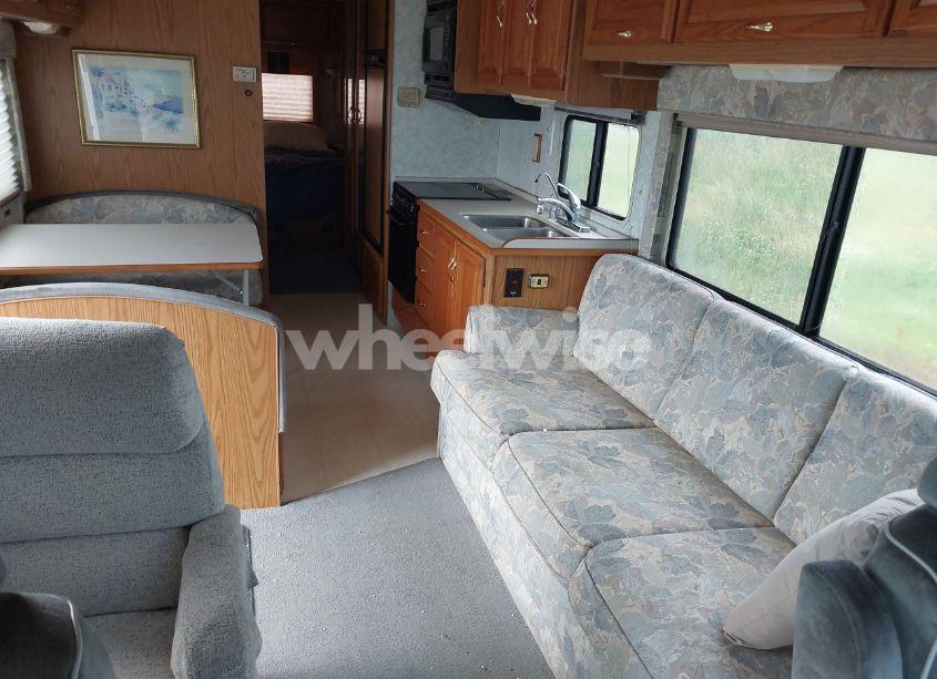 Photo 8 of 1997 Chevrolet P30 (VIN 1GBLP37J8V3314773)