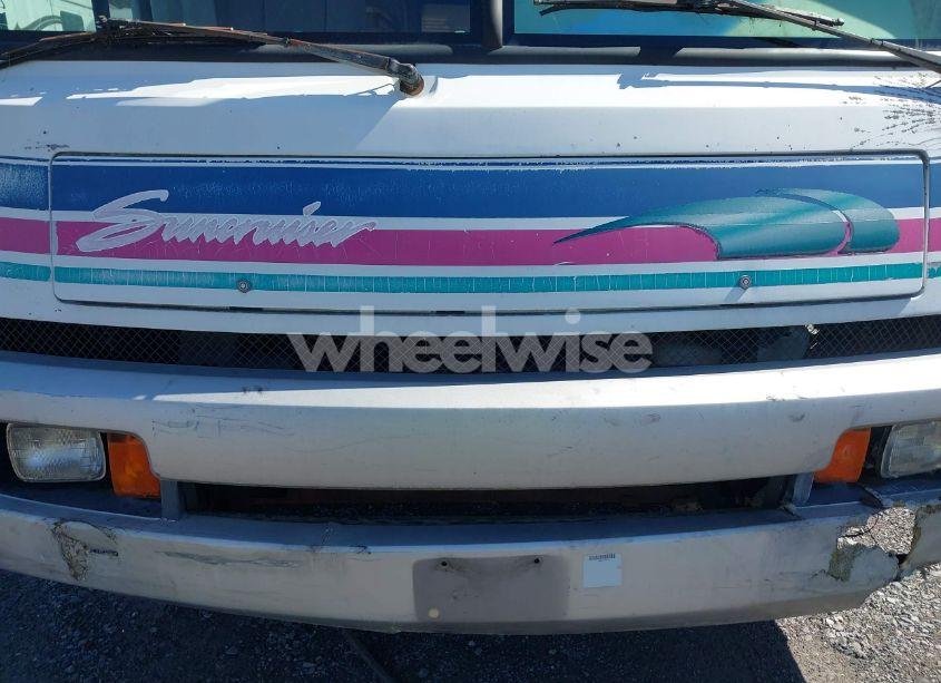 Photo 10 of 1996 Chevrolet P30 (VIN 1GBLP37J9T3310695)