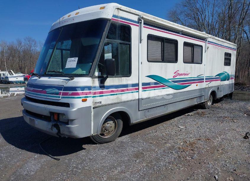 Photo 2 of 1996 Chevrolet P30 (VIN 1GBLP37J9T3310695)