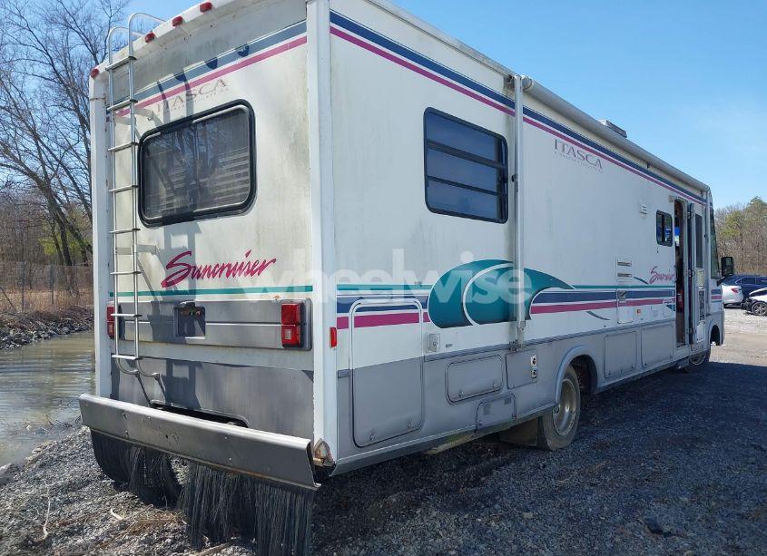 Photo 4 of 1996 Chevrolet P30 (VIN 1GBLP37J9T3310695)