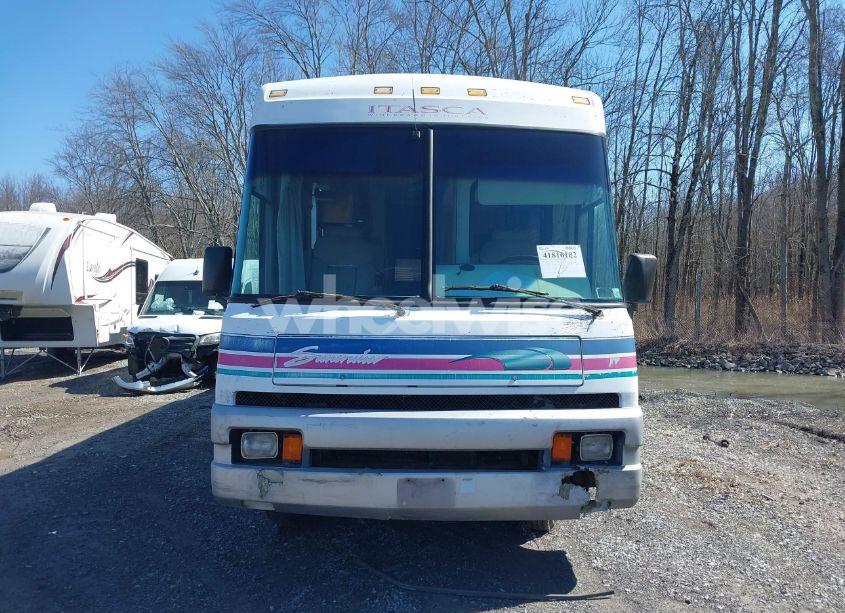 Photo 6 of 1996 Chevrolet P30 (VIN 1GBLP37J9T3310695)