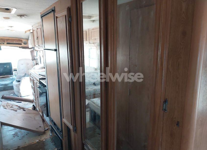 Photo 15 of 1995 Chevrolet P30 (VIN 1GBLP37N5S3319251)